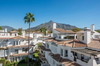 Piso en venta en Los Naranjos - Las Brisas en Marbella