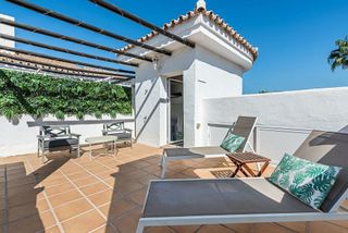 Piso en venta en Los Naranjos - Las Brisas en Marbella