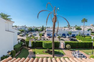 Piso en venta en Los Naranjos - Las Brisas en Marbella