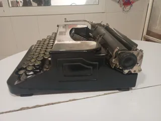 Máquina de escribir Corona L.C. Smith