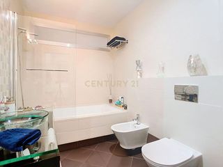 Piso en venta en La Goleta - San Felipe Neri en Málaga