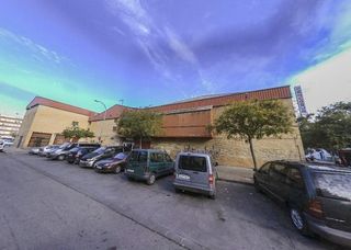 Local comercial en venta en Poligono Sur - La Oliva - Letanías en Sevilla