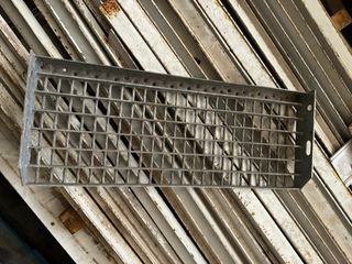 Peldaños escalera tramex