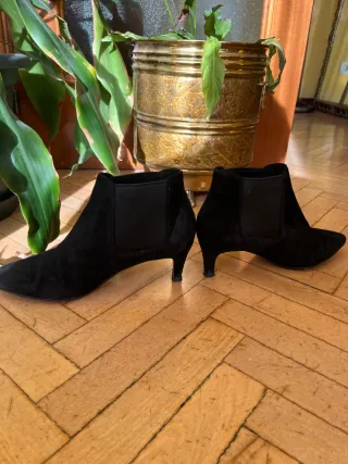 Botines ante Clarks negros