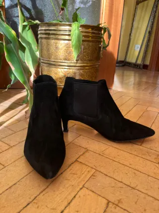 Botines ante Clarks negros