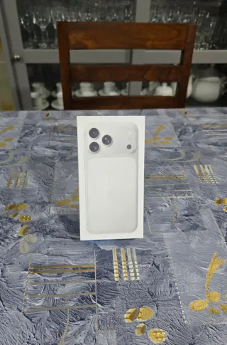 Caja iPhone 17 PRO MAX BLANCO