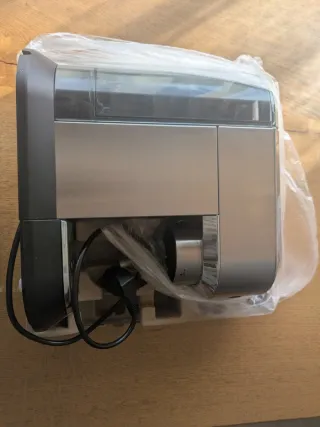 Cafetera Delonghi Dedica Style Plateada