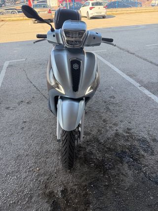 Piaggio Medley 125cc Scooter