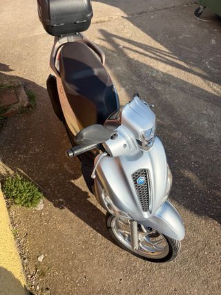 Piaggio Medley 125cc Scooter