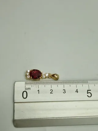 Colgante de oro 18kt con brillantes.