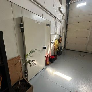 Nave industrial en venta en Los Jardines de Marbella - La Ermita en Marbella