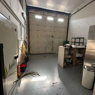 Nave industrial en venta en Los Jardines de Marbella - La Ermita en Marbella