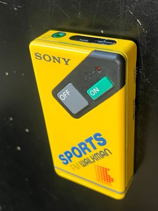 Sony Sports Walkman SRF-4 FM – Amarillo,  Vintage