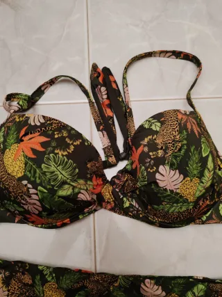 Costume da bagno fantasia tropicale