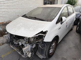 225536 4261147310 llanta toyota prius v 1.8 at (99
