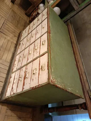 Antiguo mueble archivador restaurado