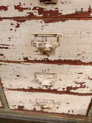 Antiguo mueble archivador restaurado