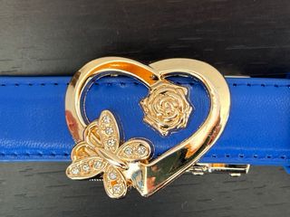 Cinturón Azul con Corazón Dorado y Mariposa