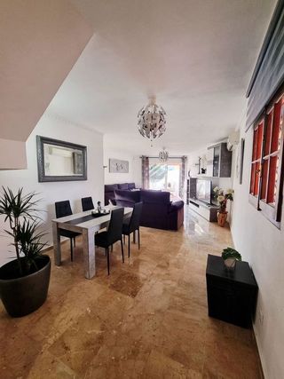 Casa adosada en alquiler en Nueva Andalucía centro en Marbella