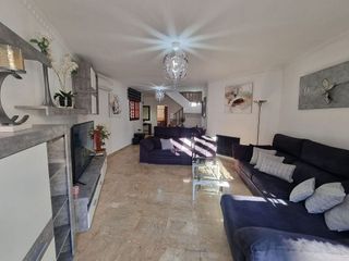 Casa adosada en alquiler en Nueva Andalucía centro en Marbella