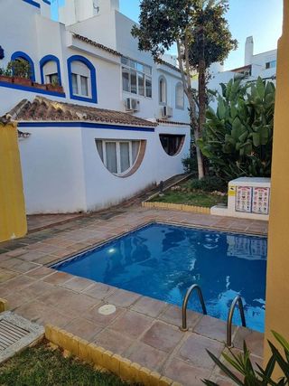 Casa adosada en alquiler en Nueva Andalucía centro en Marbella