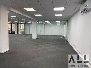 Oficina en alquiler en Sant Antoni en Barcelona