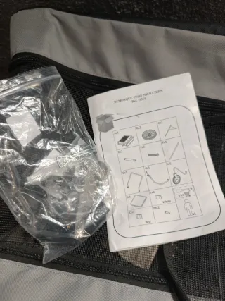 Remolque para bicicleta y accesorios para atarlo.