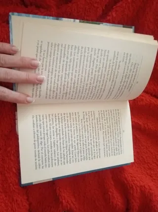 "Últimas noticias paraíso"-Clara Sánchez=3€+regalo