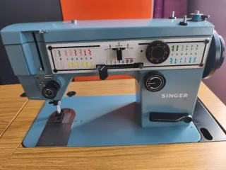 Máquina de coser Singer 817