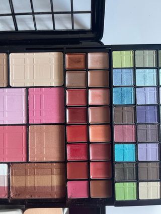 Lote Maquillaje y Manicura