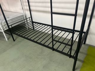 LITERA NEGRA DE METAL 90x190cm + ESCALERA