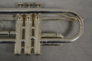 Trompeta Do Yamaha 2435 plata en perfecto estado