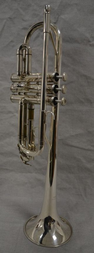 Trompeta Do Yamaha 2435 plata en perfecto estado