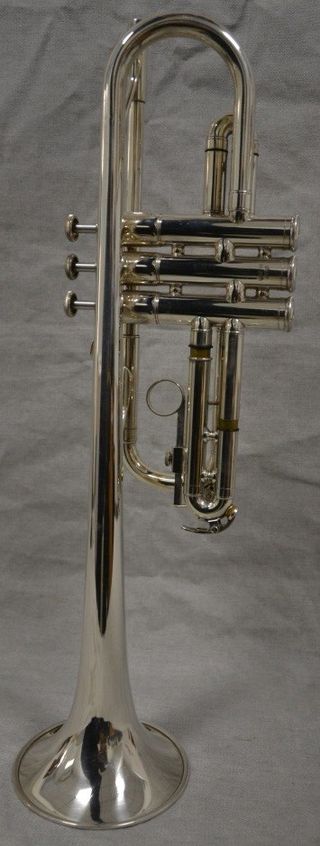 Trompeta Do Yamaha 2435 plata en perfecto estado