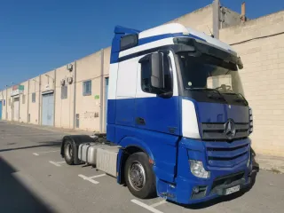 • Mercedes-Benz Actros MP4 BigSpace 1845 •