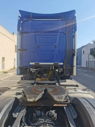 • Mercedes-Benz Actros MP4 BigSpace 1845 •