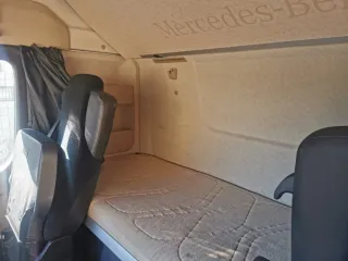 • Mercedes-Benz Actros MP4 BigSpace 1845 •
