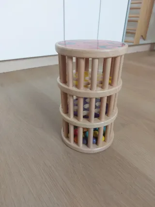 Rotari de madera con bolas de colores