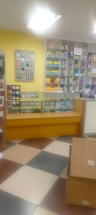 Mostrador y estanterías para tienda