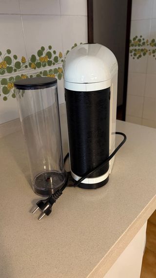 Cafetera Nespresso Krups Blanca y negra