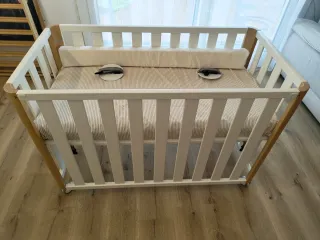 Cuna colecho blanca y madera + colchones coco