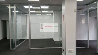 Local comercial en alquiler en Milán - Pumarín - Teatinos en Oviedo