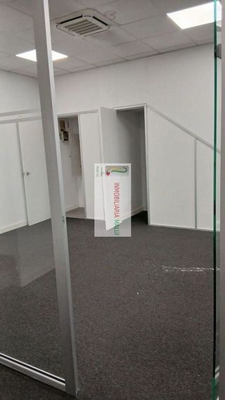 Local comercial en alquiler en Milán - Pumarín - Teatinos en Oviedo