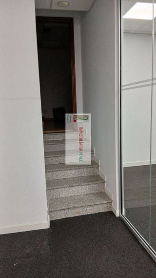 Local comercial en alquiler en Milán - Pumarín - Teatinos en Oviedo