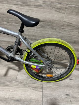 Bicicleta BMX Plata Neumáticos Amarillos