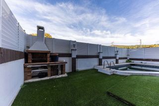 Casa adosada en alquiler en La Roureda en Viladecans