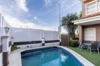 Casa adosada en alquiler en La Roureda en Viladecans