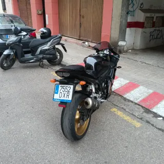 Yamaha YZF R6 Negra y Dorada