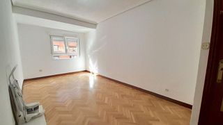 Piso en alquiler en Pº Zorrilla - Cuatro de Marzo en Valladolid