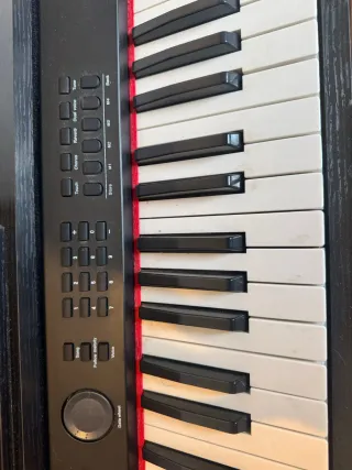 Piano Eléctrico Digital Negro